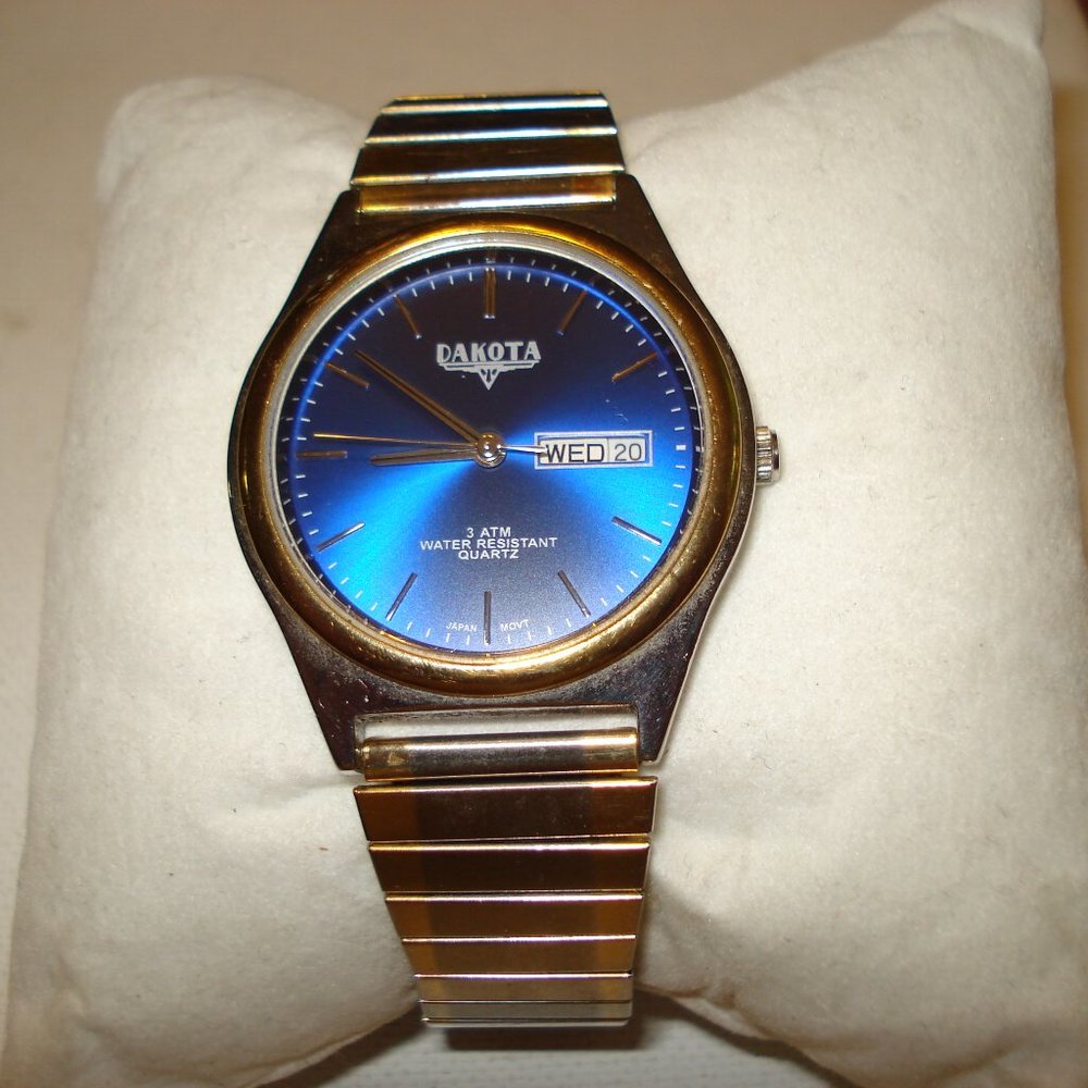 VERY NICE MEN'S DAKOTA DRESS WATCH DEEP BLUE ELASTIC BAND DAY DATE